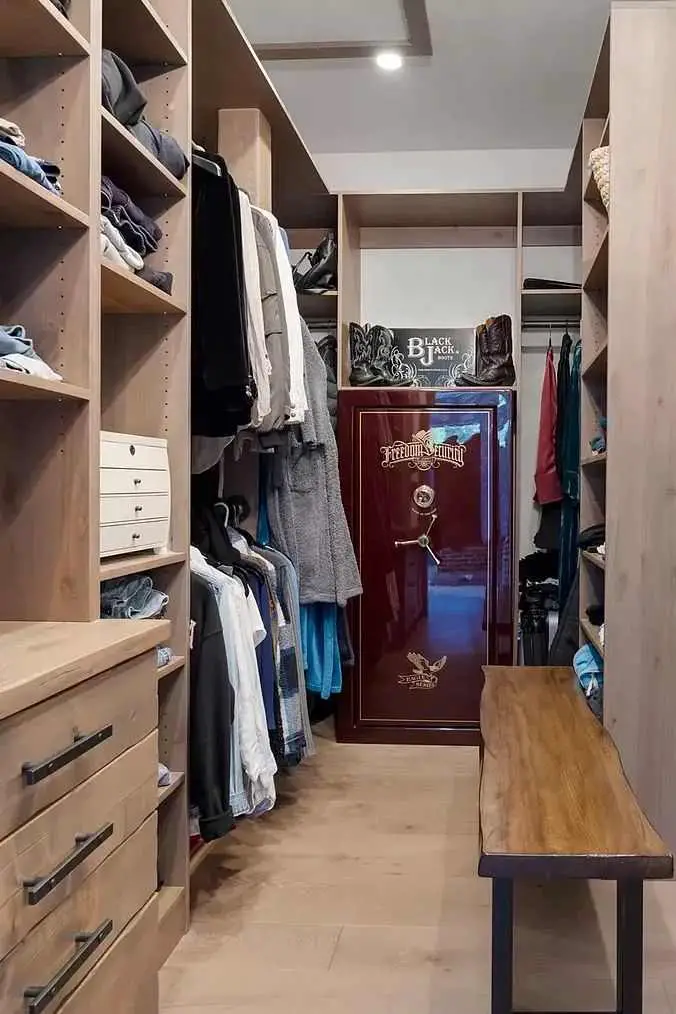 maximize-closet-storage-with-vertical-spaces