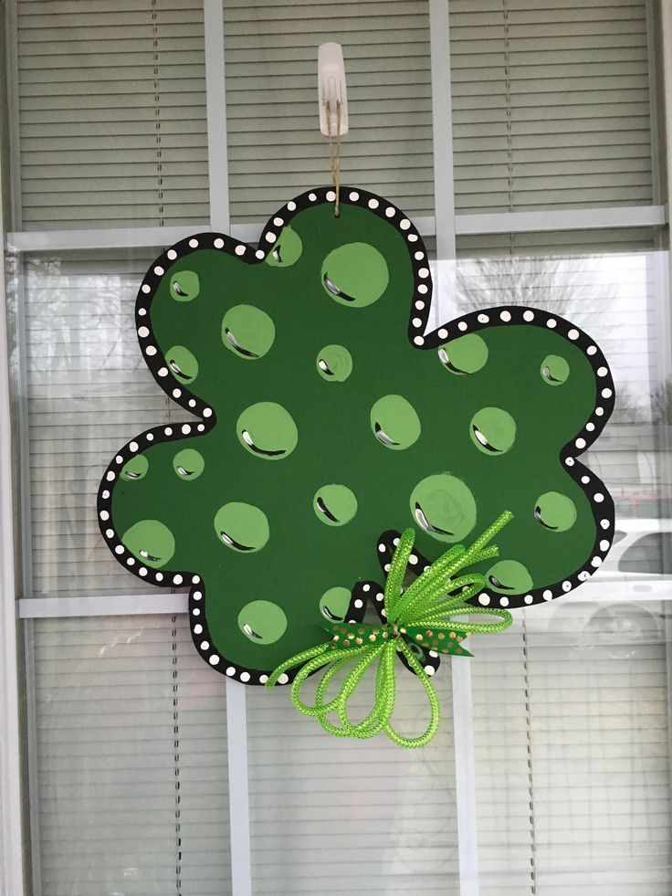 st-patrick's-day-monogrammed-wreath