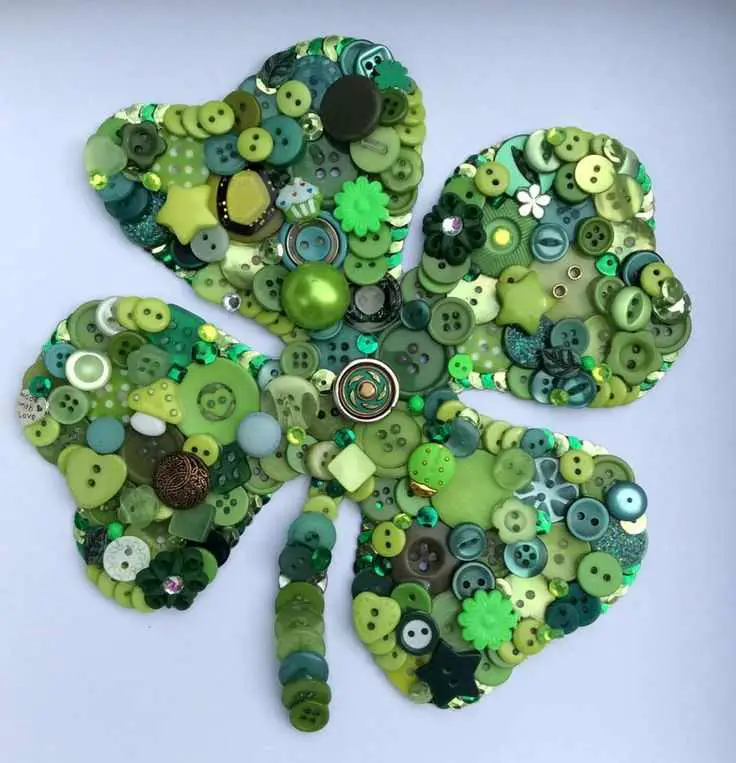 button-shamrock-wreath