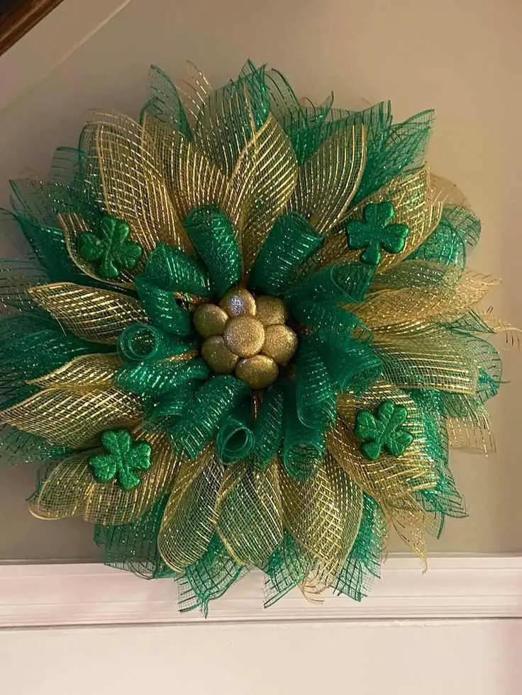 woven-green-ribbon-wreath