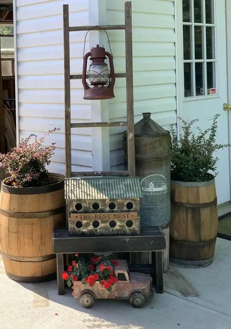 use-vintage-style-hardware-ways-to-add-rustic-charm-to-your-front-porch