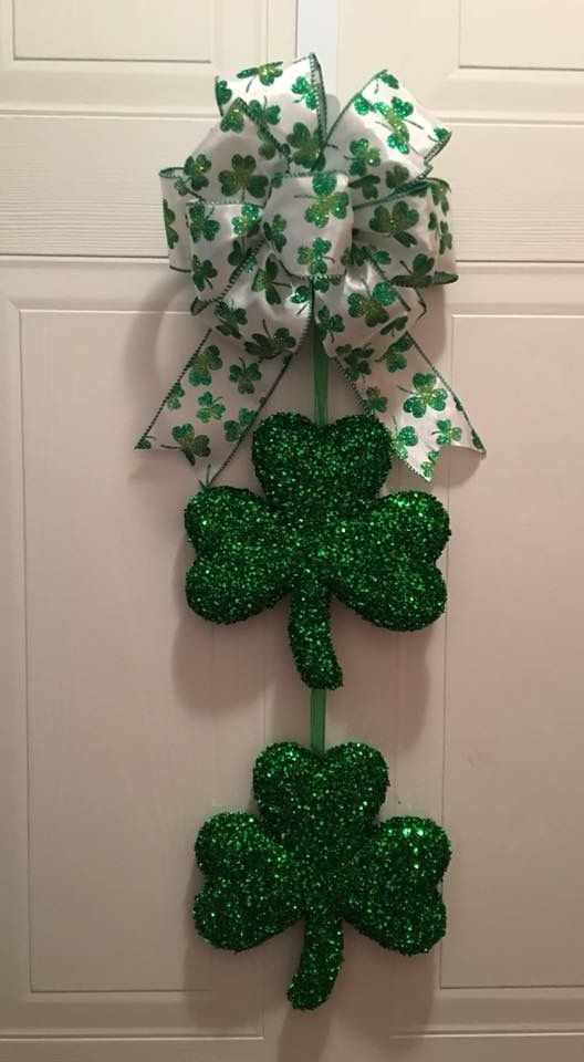 foam-shamrock-wreath-with-glitter