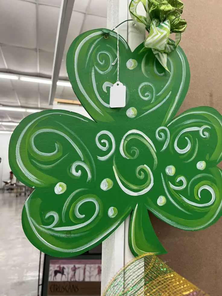 wooden-st-patrick's-day-wreath