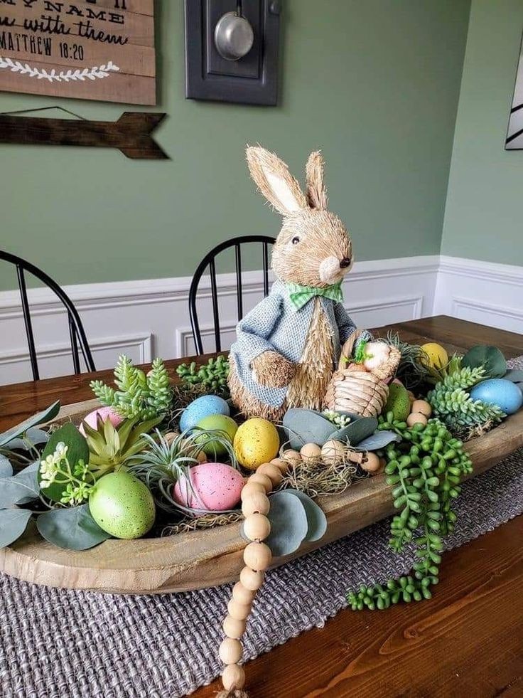 painted-easter-egg-in-a-wooden-bowl