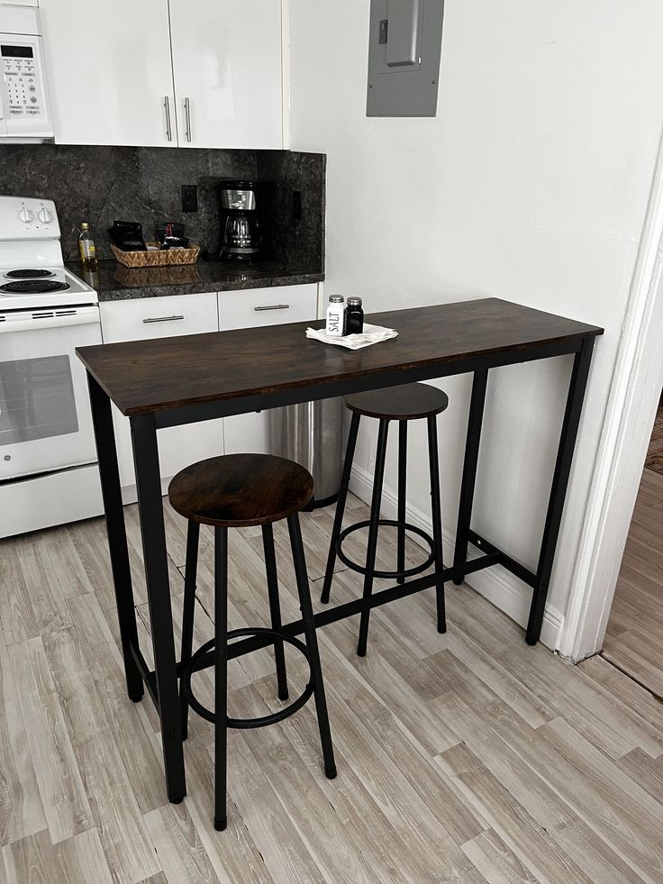 install-a-small-breakfast-bar-tiny-apartment-decor-tips