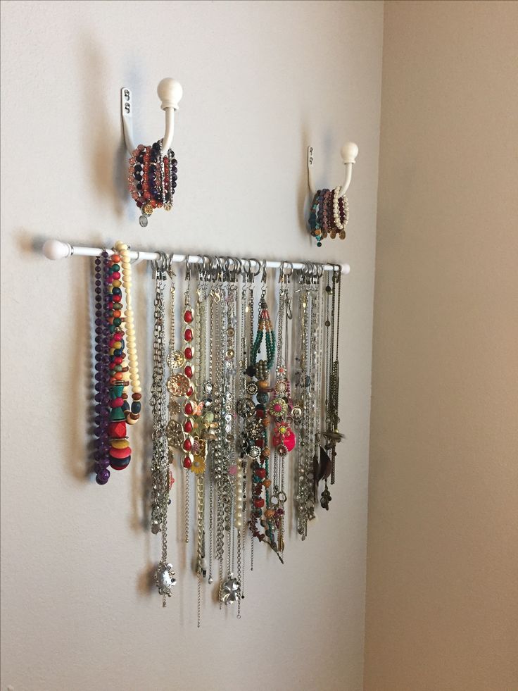 Curtain-Rod-Jewelry-Display