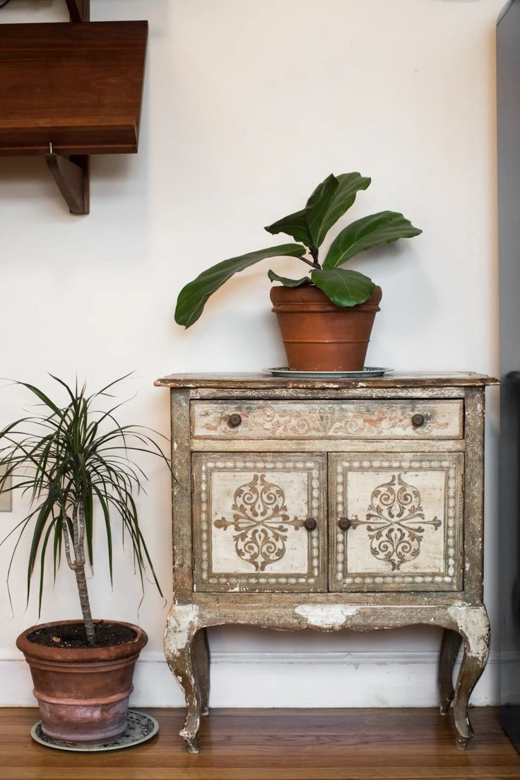 Vintage-or-Secondhand-Furniture-as-one-of-eco-friendly-home-decor-ideas