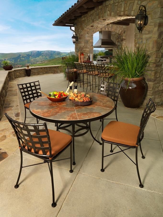 set-up-a-cozy-outdoor-dining-area