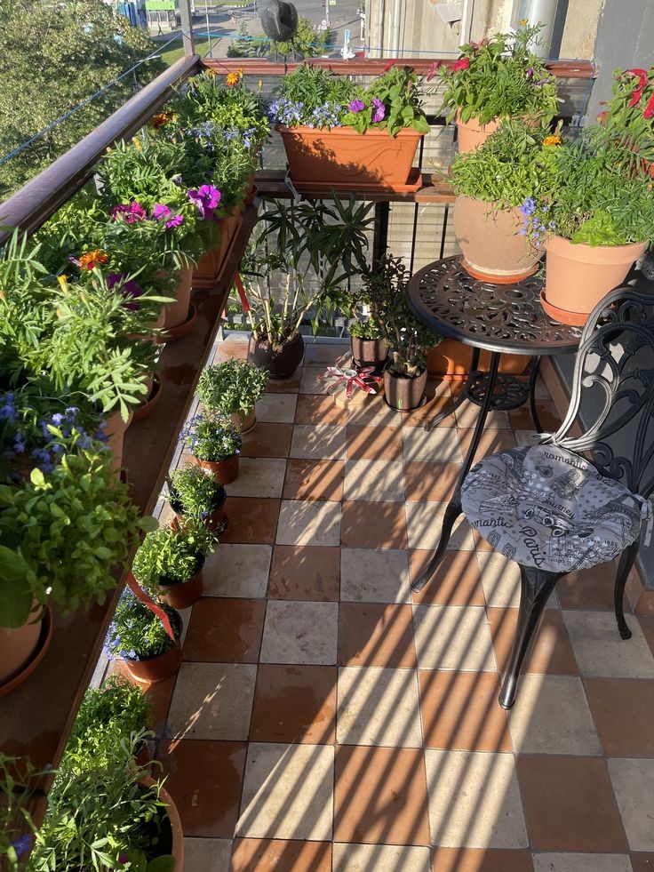 create-herb-or-flower-garden-balcony-decor-ideas