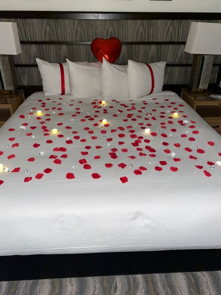 rose-petals-valentine's-day-decor-ideas