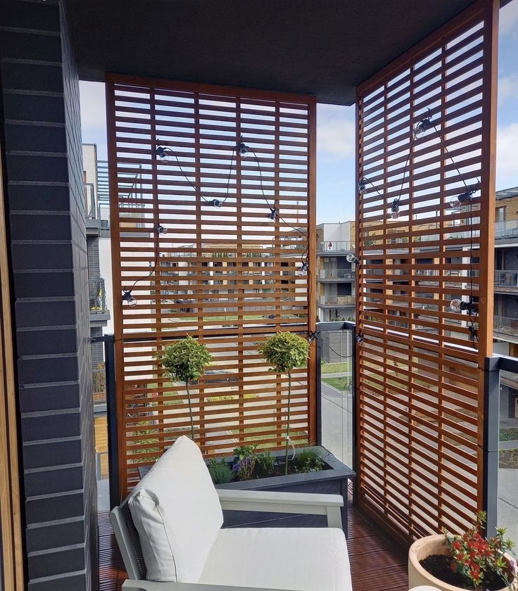 install-privacy-screen-balcony-decor-ideas