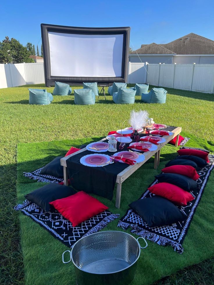 add-a-diy-outdoor-movie-screen-backyard-decor-ideas