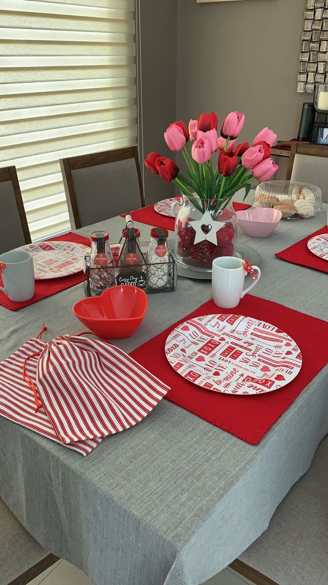 love-themed-coffee-table-valentine's-day-decor-ideas