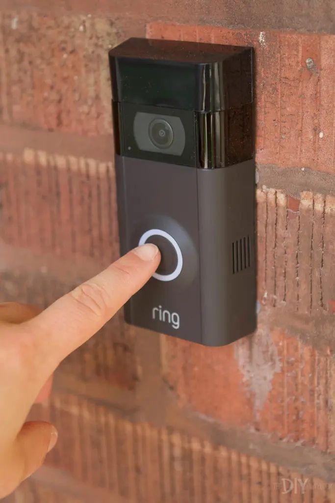 opt-for-minimalist-smart-doorbell-ways-to-incorporate-smart-tech-in-your-home