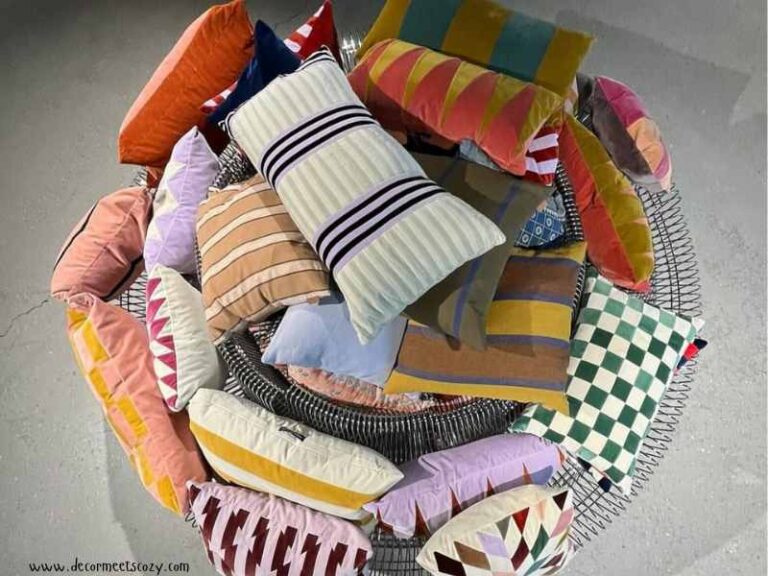 How- To -Make -Your- Own- Throw -Pillows- And- Curtains