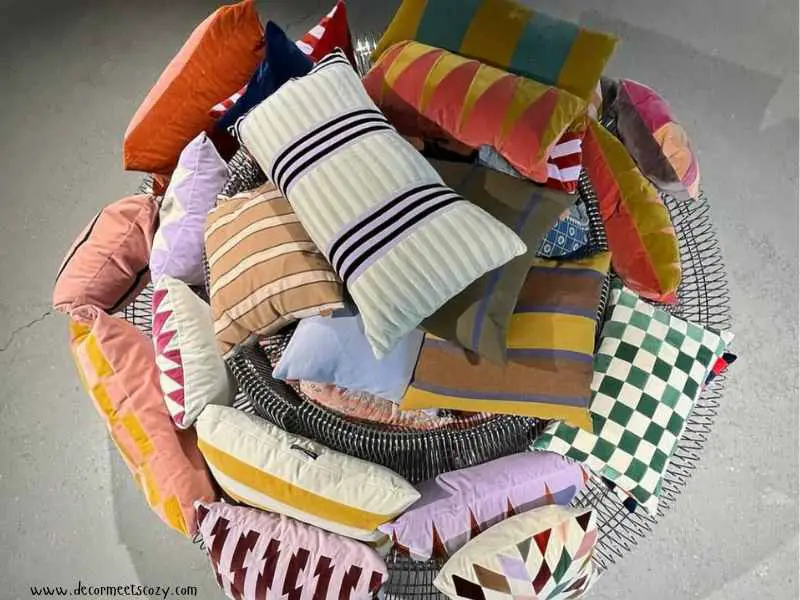 How- To -Make -Your- Own- Throw -Pillows- And- Curtains