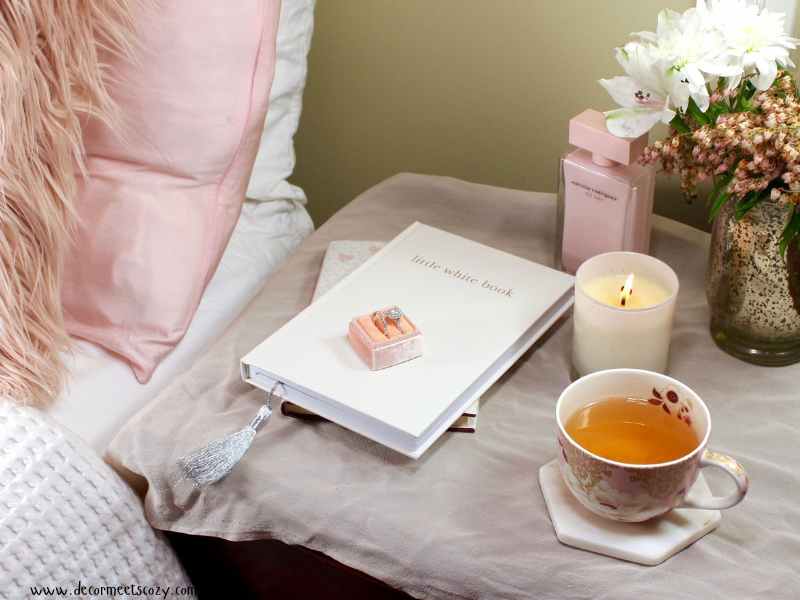 Style- Coffee- Tables- with- Cozy- Books-festive-and-cozy-winter-decor-ideas