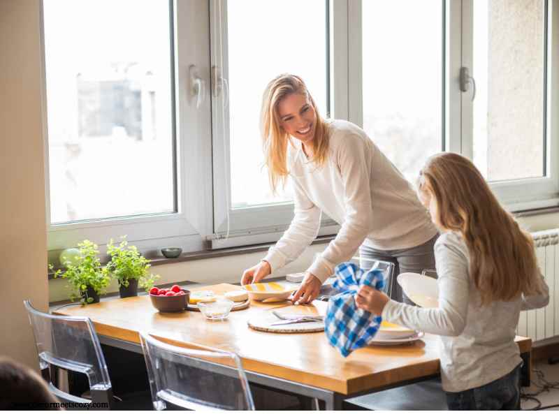 Simple-Dining-Room-Decor-Ideas.