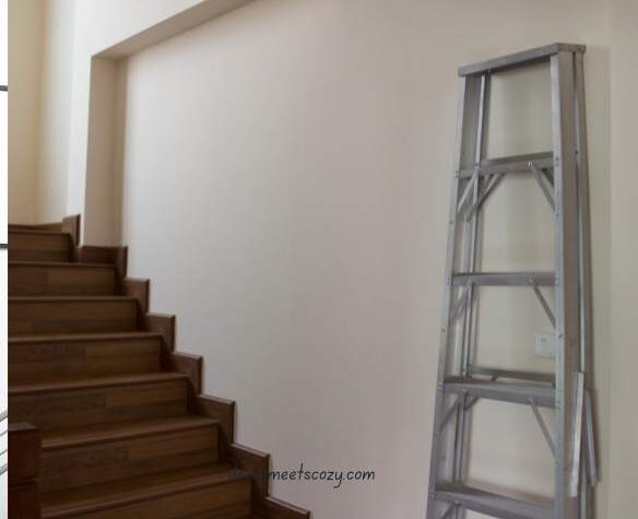 Display-a-Leaning-Ladder-Shelf-Beside-the-Stairs