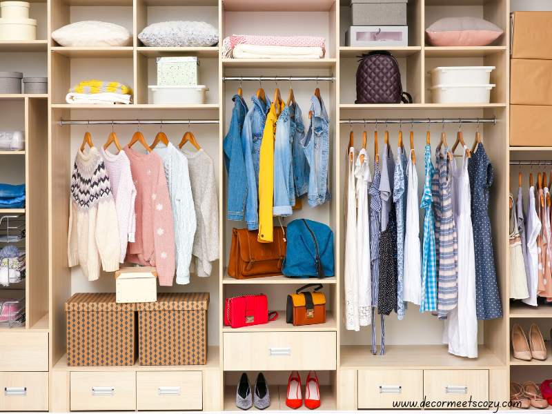 How-to-Organize-Clothes-in-Your-Closet-by-Category