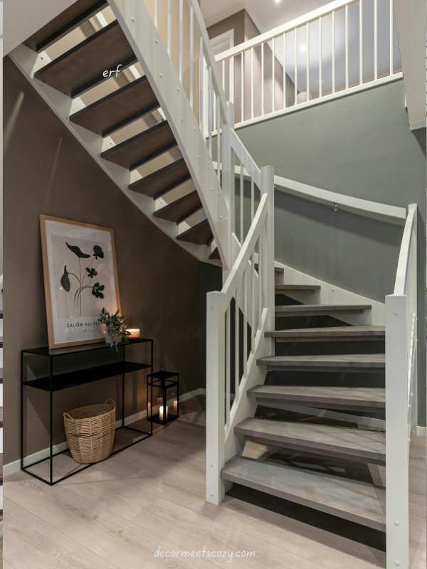 Woven-Baskets-and-Textured-Storage-Along-the-Steps