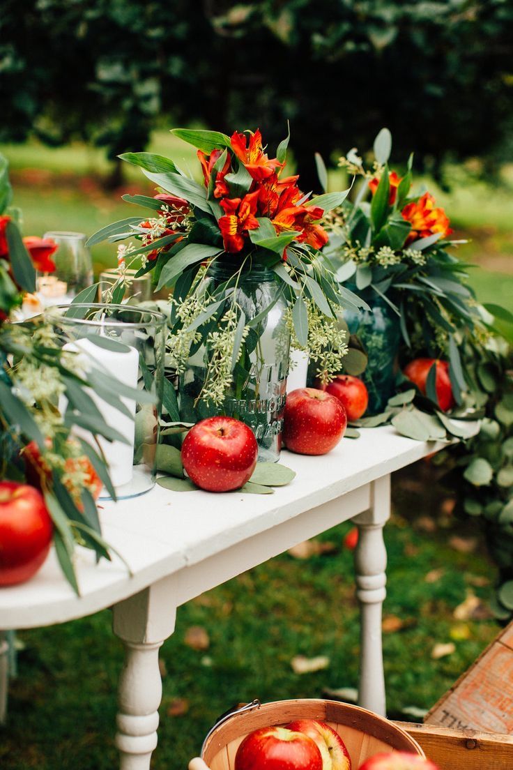Candied or Decorative Apples as centerpiece for a wedding