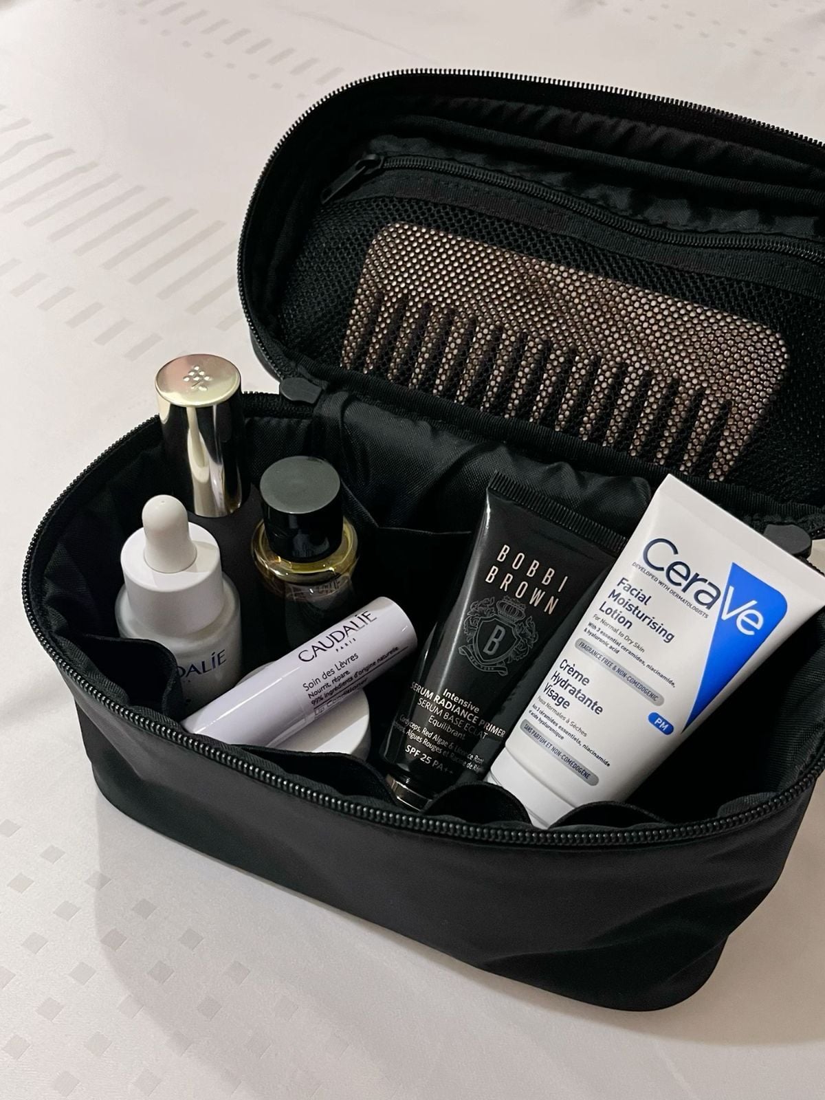 An-image-of-mens-toiletries